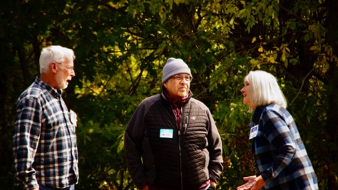 Myles Wagner, George Vasquez, and Sue Folkerts catch up Myles Wagner, George Vasquez, and Sue Folkerts catch up